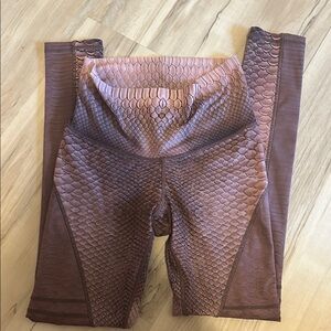 Niyama Sol Purple and Pink Leggings with Textured Snake Pattern